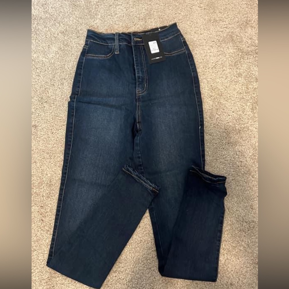 Skinny jeans. Fashion Nova.